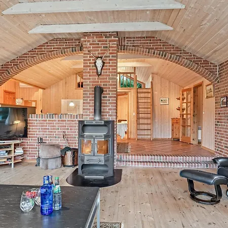 Cozy And Spacious Near Torup Close To The North Sea, Holiday home *