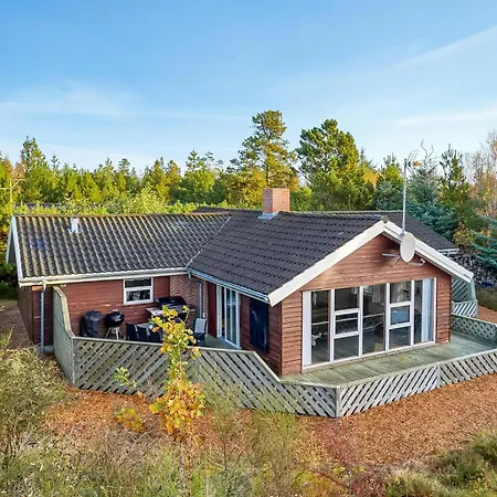Cozy And Spacious Near Torup Close To The North Sea,
