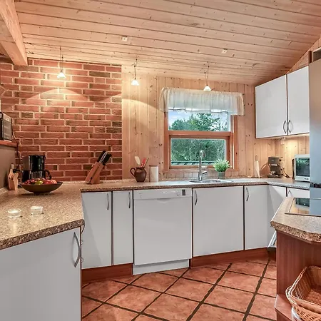 Cozy And Spacious Near Torup Close To The North Sea,
