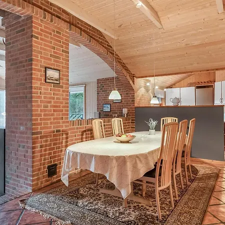 Cozy And Spacious Near Torup Close To The North Sea, Holiday home *