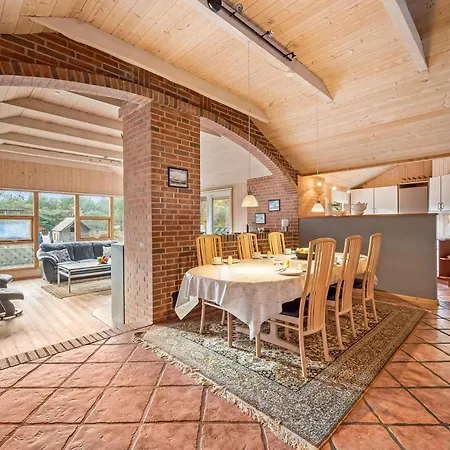 Cozy And Spacious Near Torup Close To The North Sea, Fjerritslev