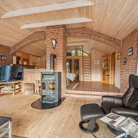 Cozy And Spacious Near Torup Close To The North Sea,