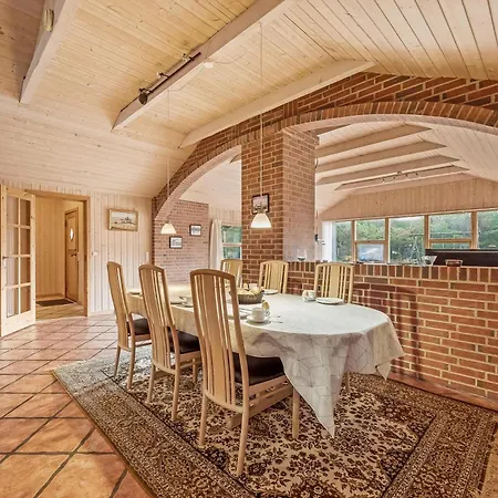 Cozy And Spacious Near Torup Close To The North Sea, Holiday home *